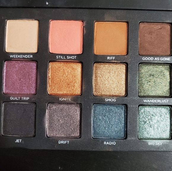Born to Run eyeshadow palette UD - Picture 3 of 4